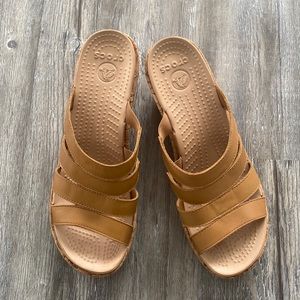 CROCS Aleigh wedge size 9